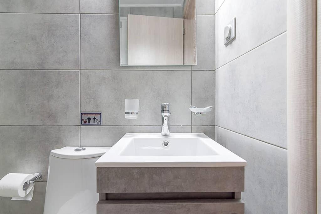 Bright Apartment For 6 Ppl In 아테네 외부 사진